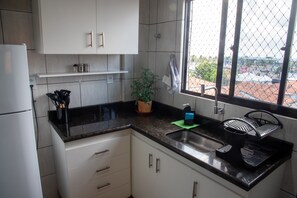 Frigorifero, microonde, piano cottura, macchina per tè/caffè