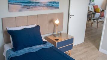 2 camere, una scrivania, ferro/asse da stiro, culla da viaggio