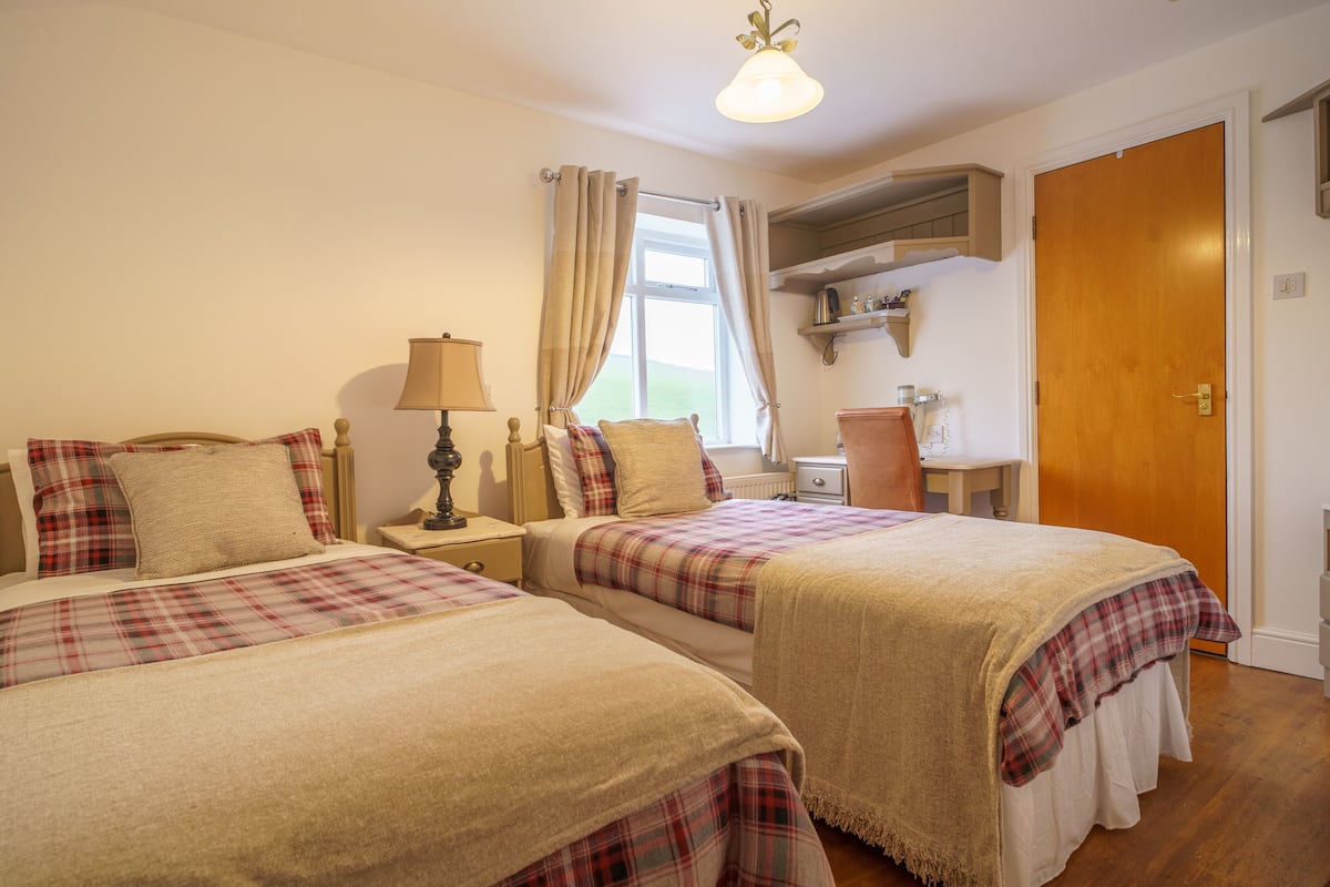 Twin Room | Free WiFi