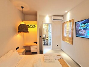 Suite | Soundproofing, free WiFi, bed sheets