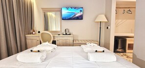 Twin Room | Soundproofing, free WiFi, bed sheets
