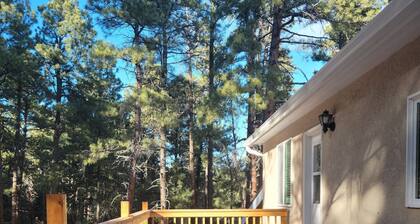 21 Acre Paradise-sleeps 11 in wooded wonderland