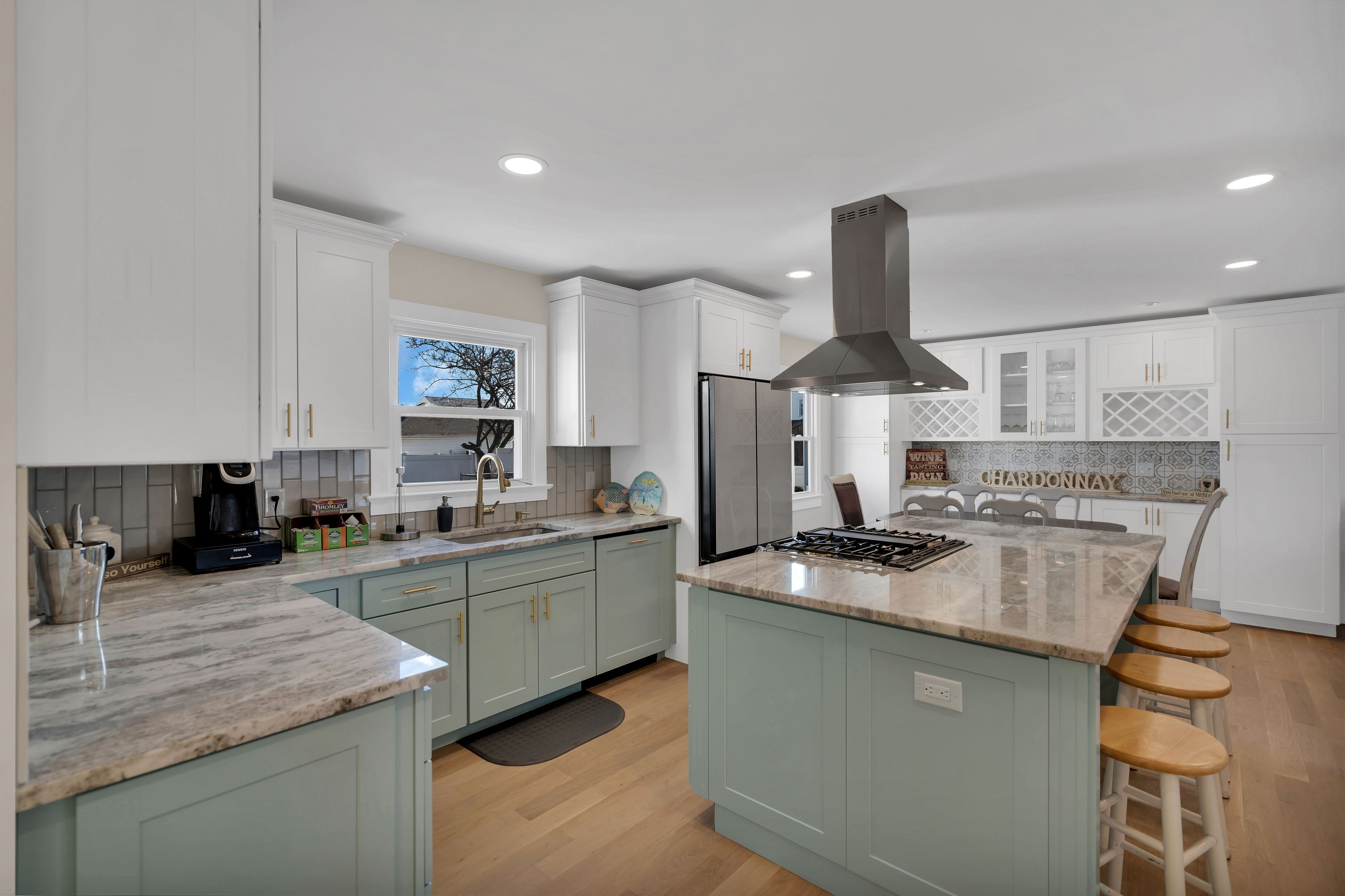 2022 Fully Renovated home! Just Steps to Boardwalk/beach, restaurants and bars!