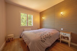 4 slaapkamers, een strijkplank/strijkijzer, gratis wifi, beddengoed