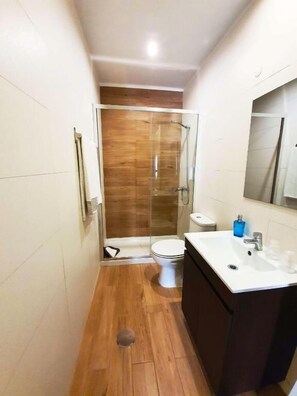 Rainfall showerhead, heated floors