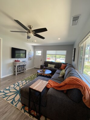 Smart TV - Pet friendly duplex apartment in downtown Santa Ynez! (Santa Ynez)