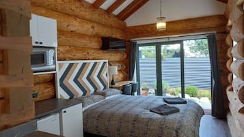 1 bedroom, desk, free WiFi, bed sheets