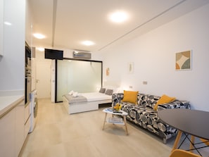 Een strijkplank/strijkijzer, gratis wifi, beddengoed