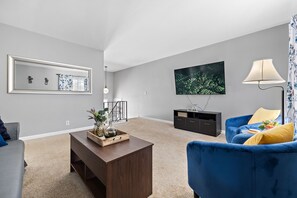 Smart TV, futbolito y oficina 