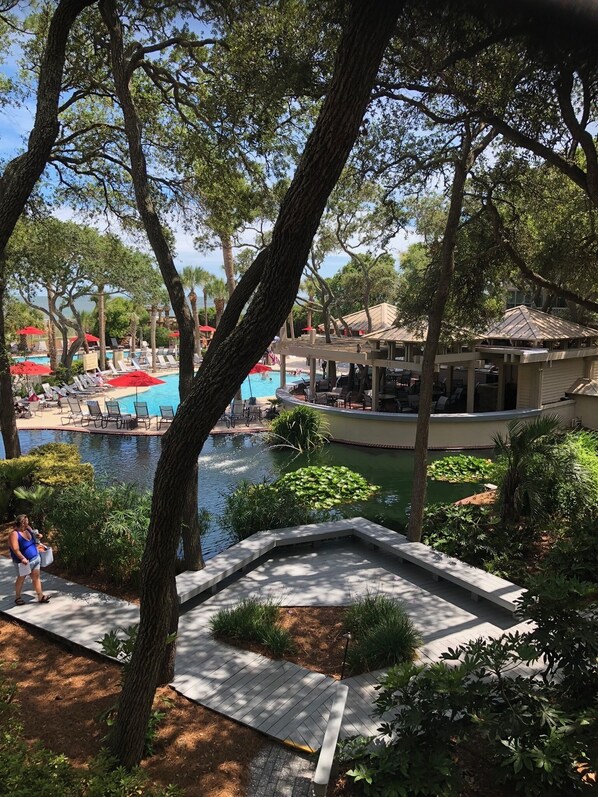 Alberca al aire libre y alberca climatizada