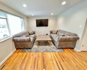 TV, offices - Cree Home: Family-friendly, Mountain Views & More (Pocatello)