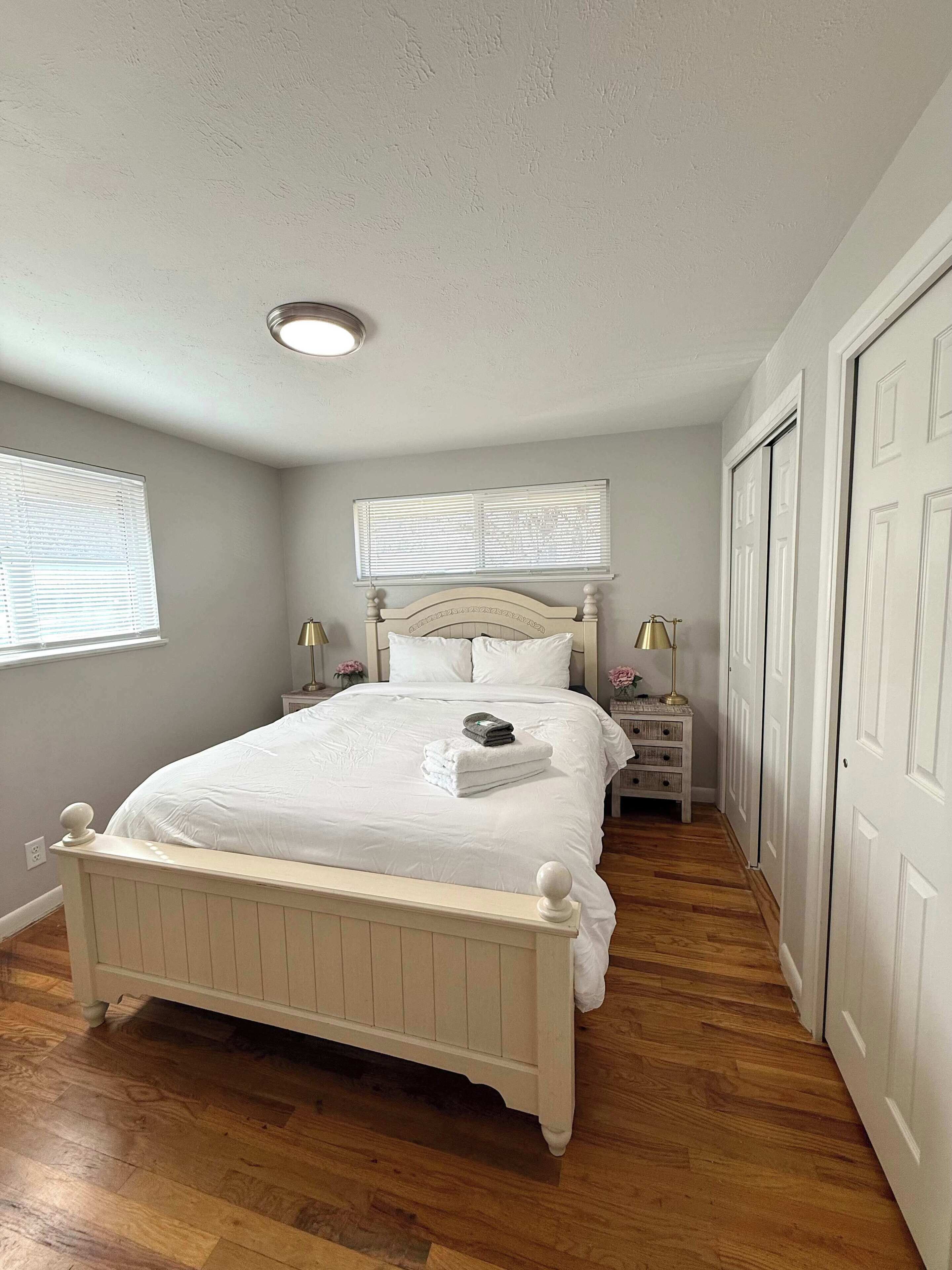 4 bedrooms, travel crib, WiFi, bed sheets