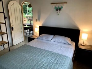 2 bedrooms - New, El Chic Shack, Rustic yet Comfy walk to Negra (Playa Negra)