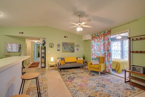 Interior - 2 Mi to Surfside Beach! Myrtle Beach Condo (Myrtle Beach)