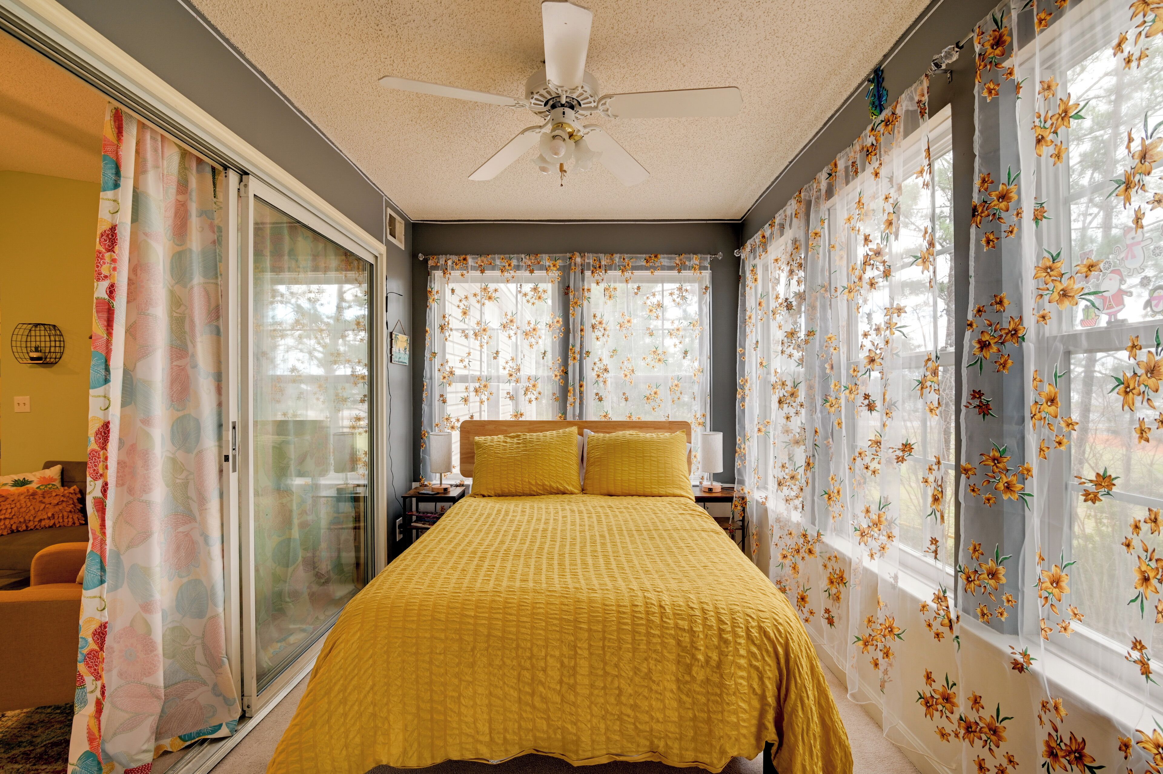3 bedrooms, iron/ironing board, free Internet, bed sheets