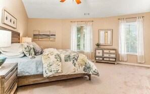 4 bedrooms, desk, iron/ironing board, free WiFi