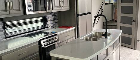 Großer Kühlschrank