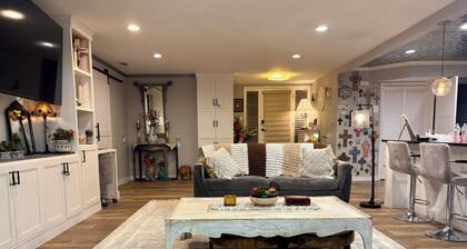 PERFECT HOME - 2 lg bedrooms, huge kitchen/living/dining/gardens/yard/hot-tub...