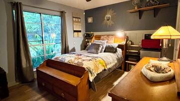 2 habitaciones, caja de seguridad en la habitación y escritorio