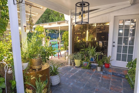 Terrace/patio. Gorgeous Home - Garden and Bird Paradise Retreat