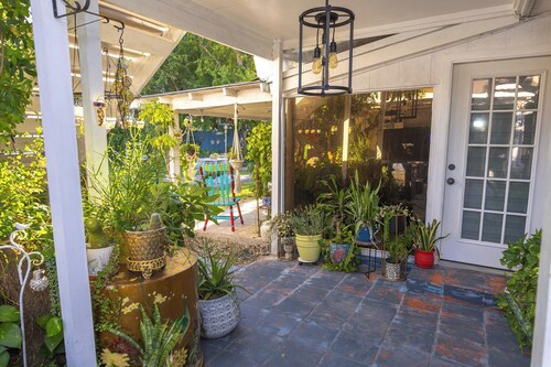 Gorgeous Home - Garden and Bird Paradise Retreat