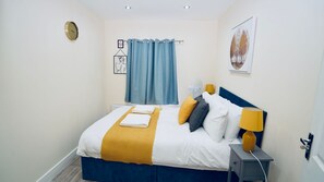 Apartment, Multiple Beds | 2 bedrooms, iron/ironing board, free WiFi, bed sheets
