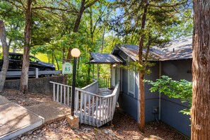 Property grounds - Charming lake-view home with balcony, & golf nearby (Osage Beach)