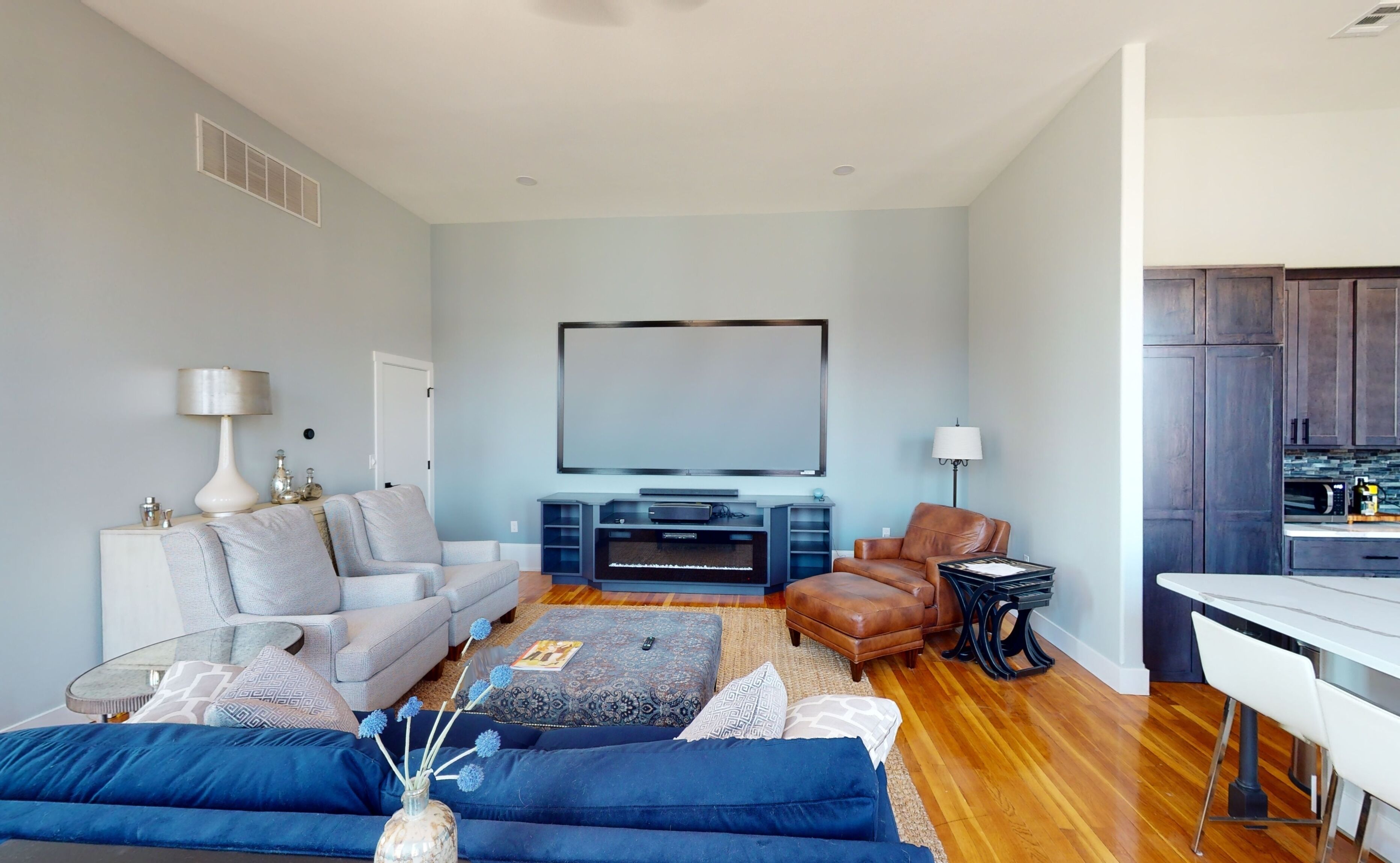 UPSCALE LOFT THAT WILL NOT DISAPPOINT!!