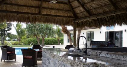 Newly renovated cozy and spacious beach house with breathtaking ocean front