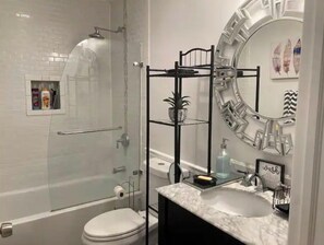 Shower, hair dryer, towels, soap - Hampton Chic3 Bedroom 2 Bathrooms with Pool (Hampton Bays)