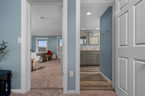 3 bedrooms, desk, iron/ironing board, free WiFi