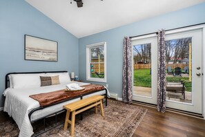 3 bedrooms, desk, iron/ironing board, free WiFi