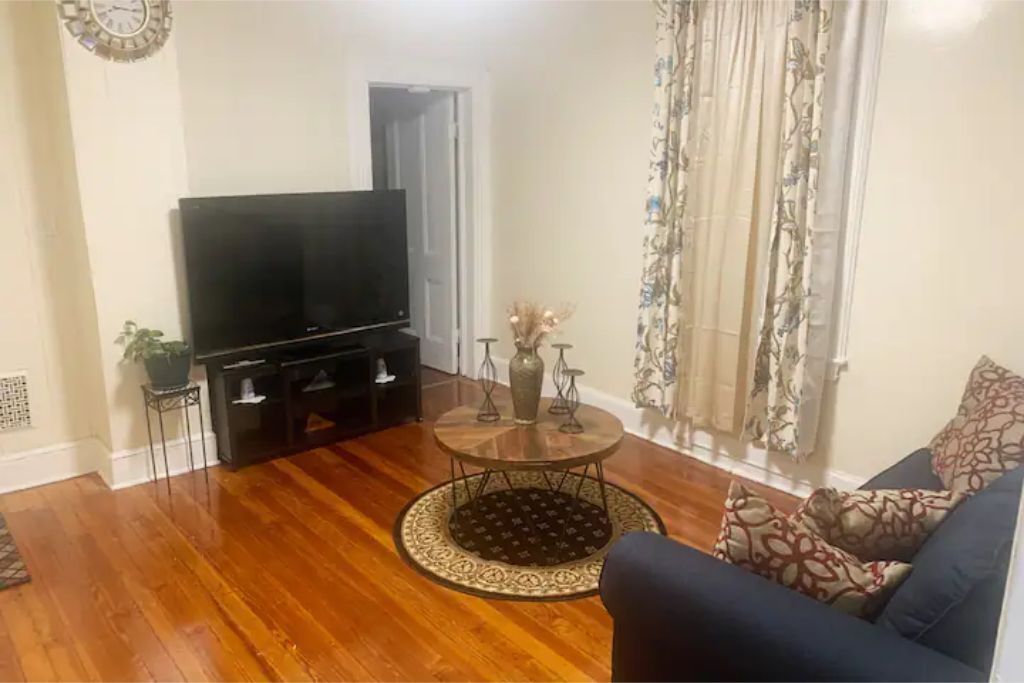 Lovely 2-Bedroom apartment with outdoor firepit