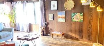 Laidback Island Living Close to Beach & Shopping