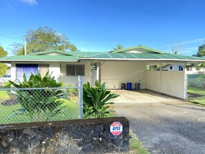 Exterior - Laidback Island Living Close to Beach & Shopping (Hilo)