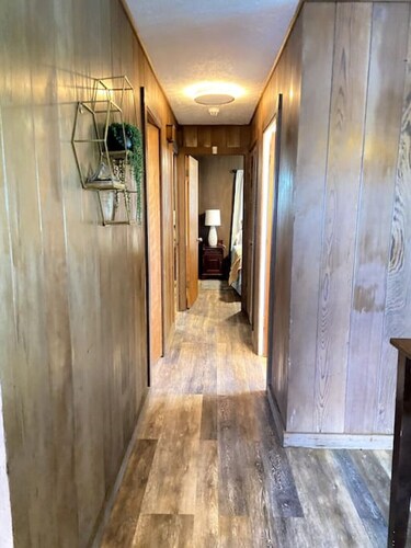 Laidback Island Living Close to Beach & Shopping