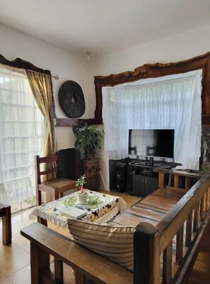 Private kitchen - Big Cozy House & Private Pool in Tagaytay (10+pax) (Tagaytay)