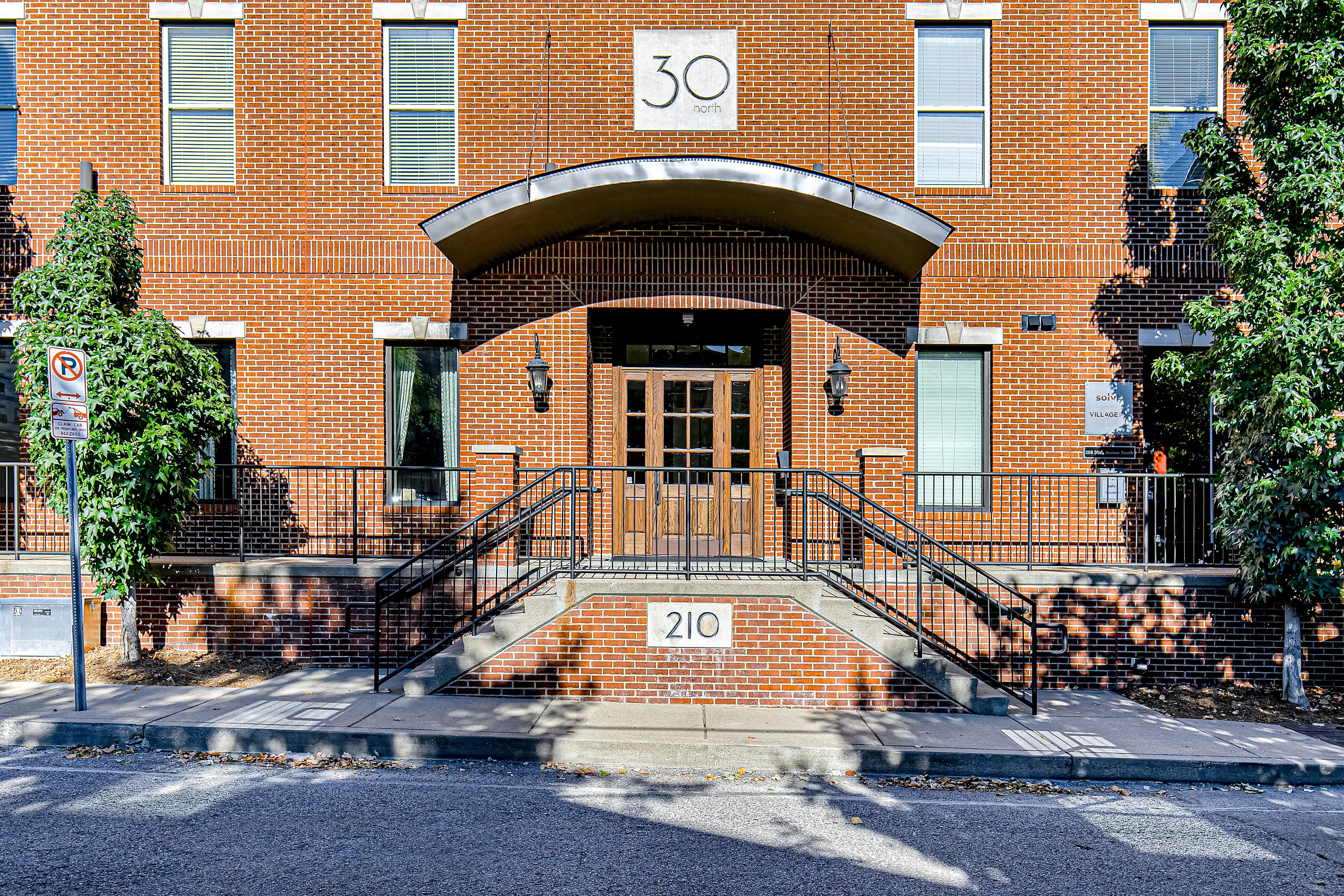 Lavish lofts with washer/dryer & central AC - walk to Centennial Park