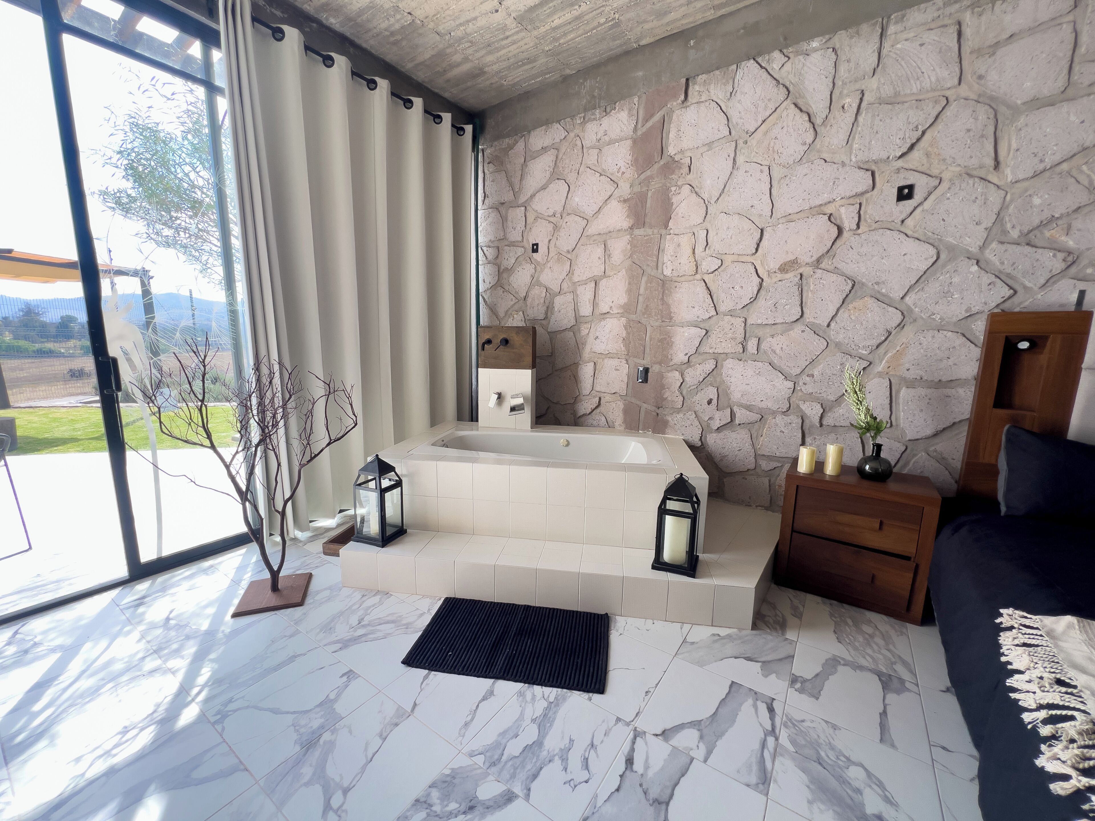 Deluxe Duplex | Individually decorated, free WiFi, bed sheets