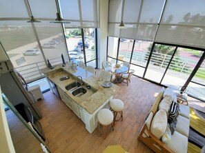 Interior - Sunchase Loft 20 ft glass view 4-min to water (South Padre Island)
