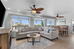 Smart TV - Scallop Luxury Villa 4 bed 4 bath (Port Isabel)