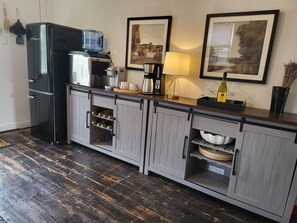 Interior - The Olive Grove Farm House Style Bunk House & Bungalow Just off Main Street (Fredericksburg)