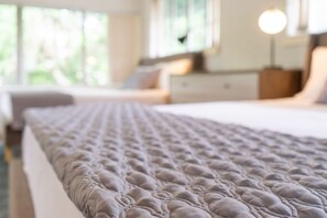 1 bedroom, iron/ironing board, free WiFi, bed sheets - The Palm House Mid Century Modern Historic Palm Blvd (Brownsville)