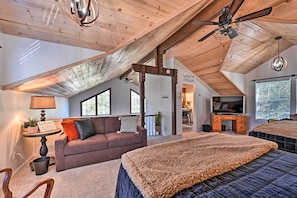 2 bedrooms, desk, iron/ironing board, WiFi - Inviting Julian Home w/ Scenic View & Hot Tub (Julian)