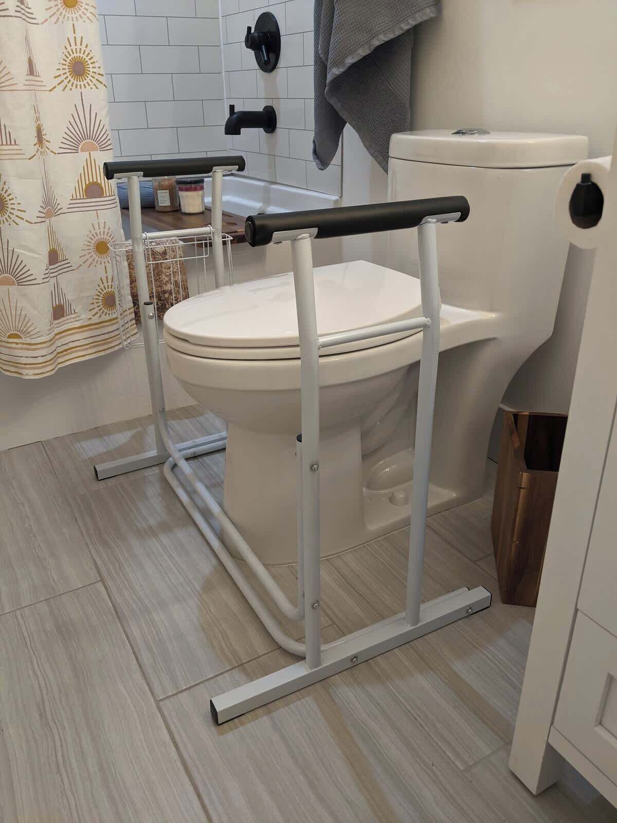 Bathtub, eco-friendly toiletries, hair dryer