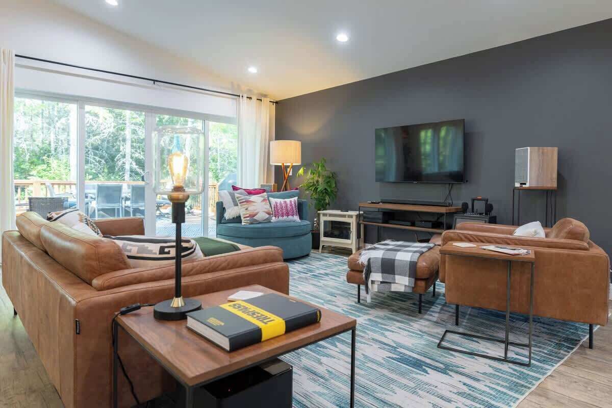 Fernseher, Kamin, DVD-Player, Tischtennisplatte