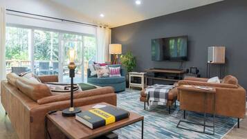 Fernseher, Kamin, DVD-Player, Tischtennisplatte