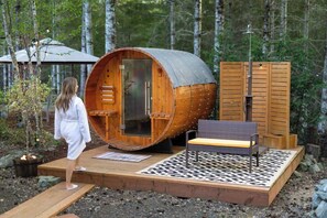Property grounds - Private 2.5 Acres w/ Hot Tub, Sauna & Trails (Mason County)