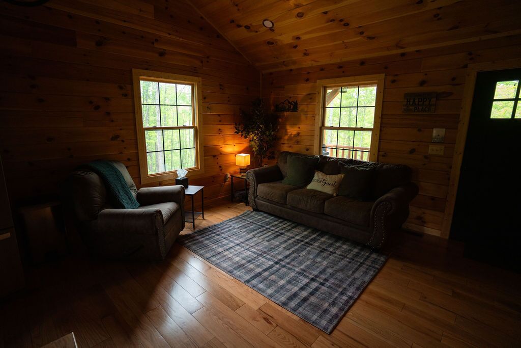 TV, DVD-spiller, bøker og filmbibliotek