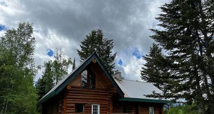 Raven`s Roost - Rural Cabin Minutes from Golden